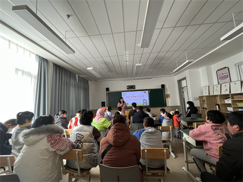 召開真誠溝通，共育未來春季開學(xué)家長會(huì).JPG