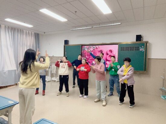 學唱歌曲《媽媽我愛你》.jpg